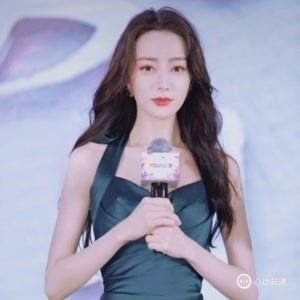 迪丽热巴的详细资料,璀璨星途，多才多艺的维吾尔族女神